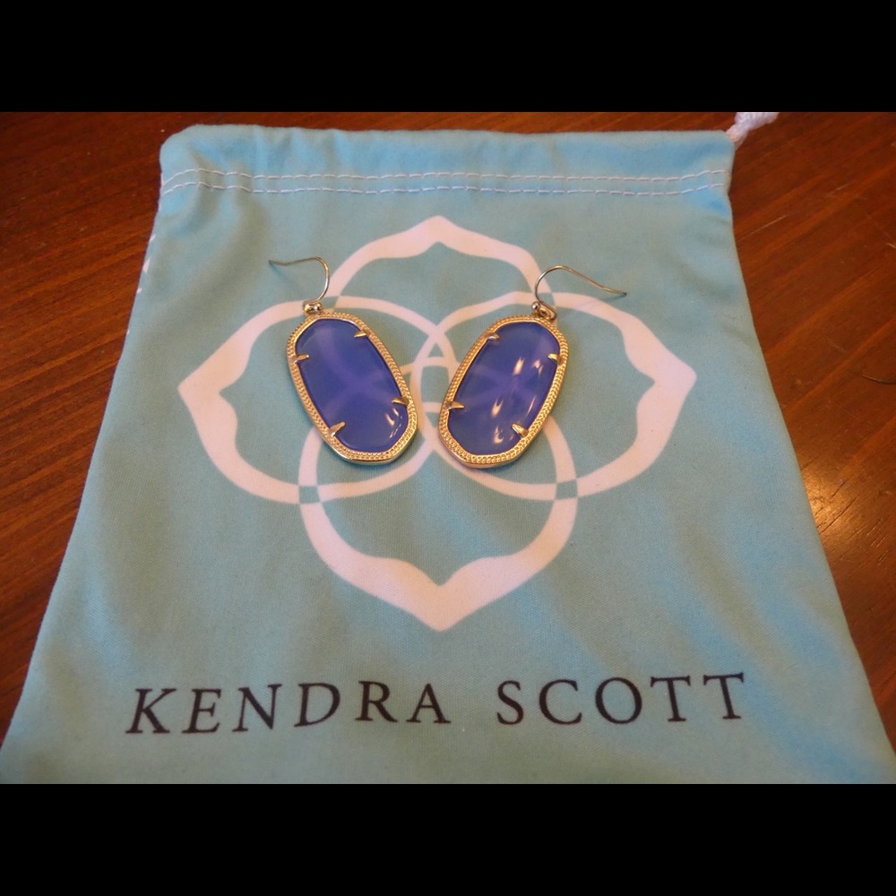 Kendra Scott Elle gold drop earrings in periwinkle